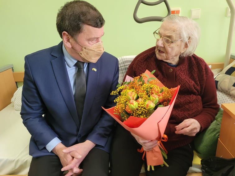 Pažadas padainuoti sulaukus 105-ojo gimtadienio